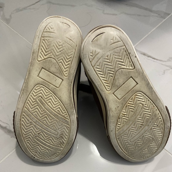 Gymboree high tops brown shoes. Size: 9. For toddlers. - Picture 4 of 5